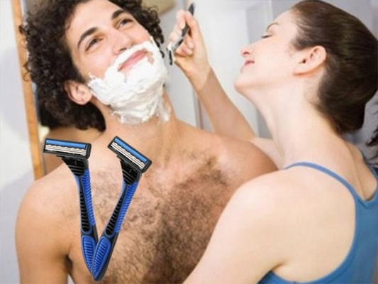 Goodmax Triple Blade Razor With Stainless Steel Blade For Closer Shave